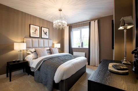 Double bedroom with built-in wardrobes