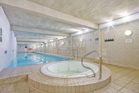 Swimming Pool &amp; Spa