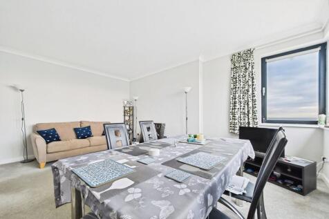 56084007-CAM01085...