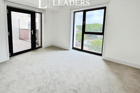 e27cc300-bedroom 201