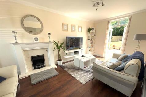 LIVING ROOM.jpg