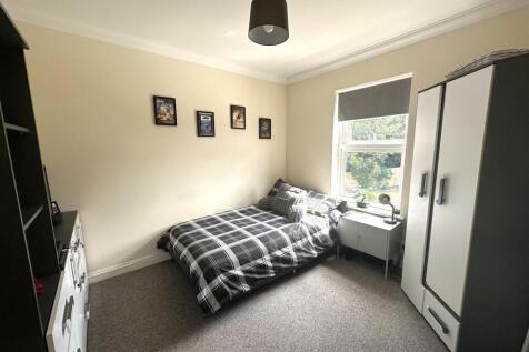 BEDROOM.jpeg