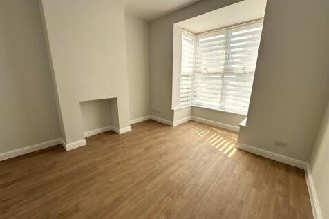 LIVING ROOM.jpg