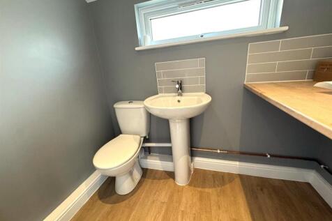 CLOAKROOM.jpg