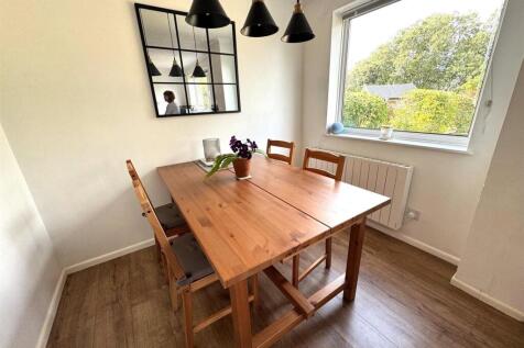 DINING ROOM.jpg