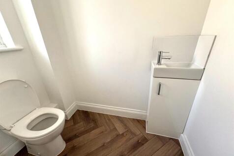 CLOAKROOM.jpg