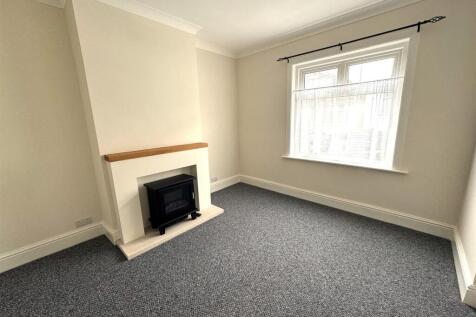 LIVING ROOM.jpg