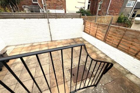 PATIO.jpg