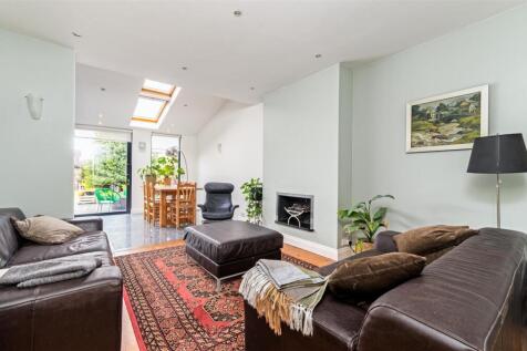 Blake Hall Crescent-5.jpg