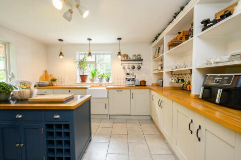 Oaklands Cottage-...