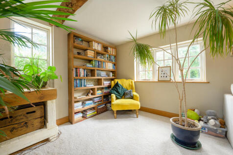 Oaklands Cottage-...