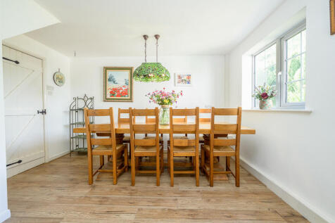 Oaklands Cottage-...