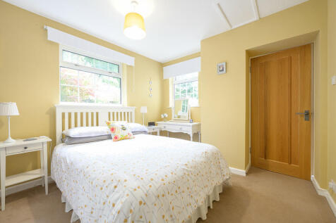 Plumtree Cottage-...