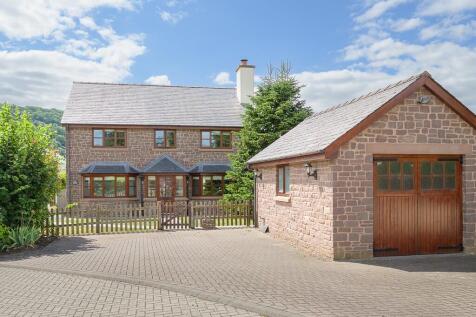 Yew Tree Close-32...
