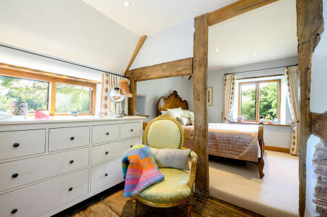 THe Farmhouse Woo...