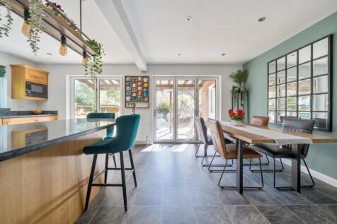 1373216-9-68ff708...