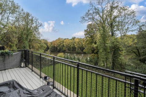 1373203-4-69022af...