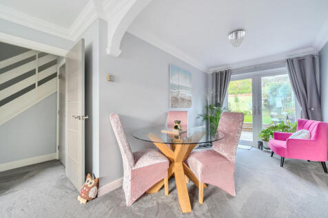 1376211-9-690a24d...