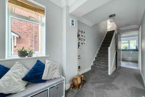 1376211-5-690a246...