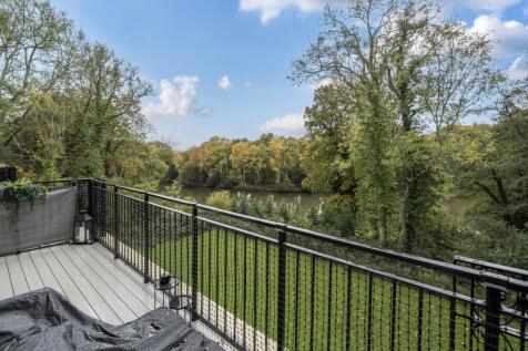 1373203-4-69022af...