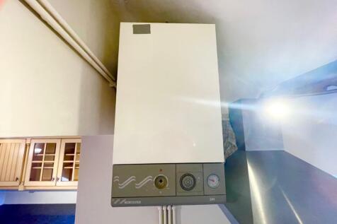 Gas combi boiler