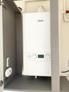 Gas combi boiler