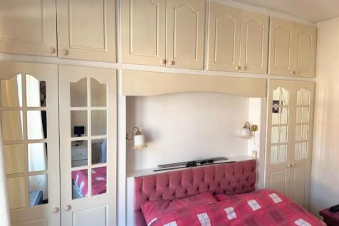 Bed 1 wardrobes