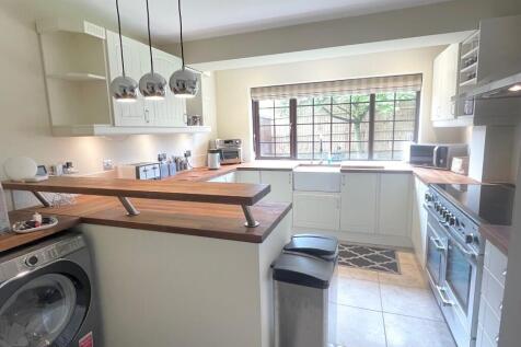 Fitted kitchen 