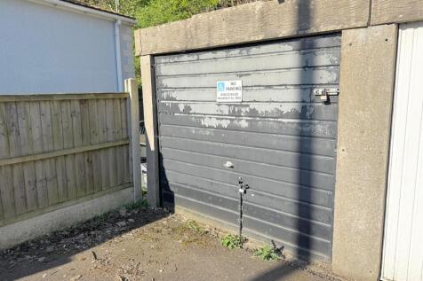 Garage in block 