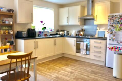 Open-plan kitchen-di