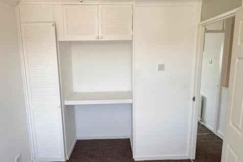 Bed 2 wardrobes