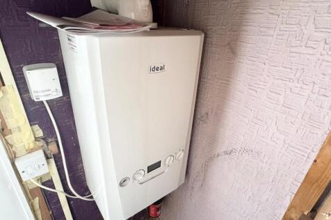 Gas combi boiler
