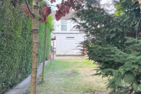Garden to house