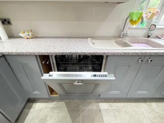 Dish washer