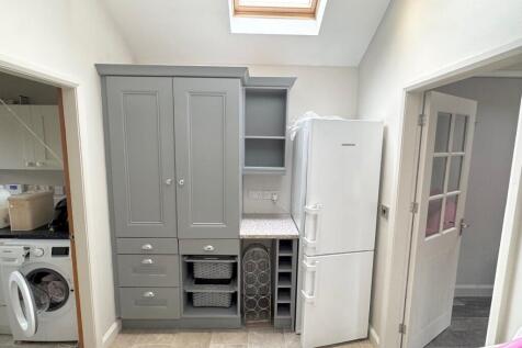 Fitted storage