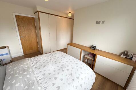 Bed 1 wardrobes