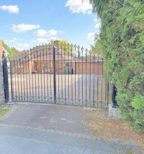 Electric gates