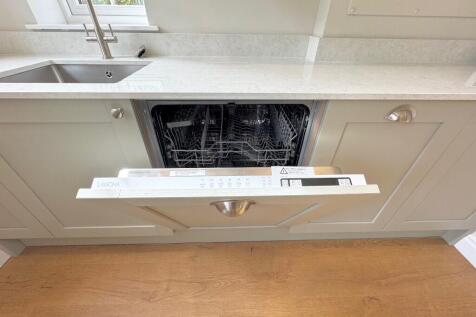 Dish washer