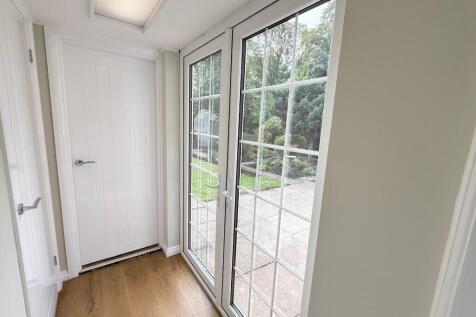 Rear vestibule 