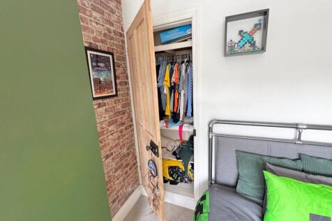 Bed 2 storage 