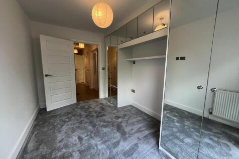 Secodnd bedroom