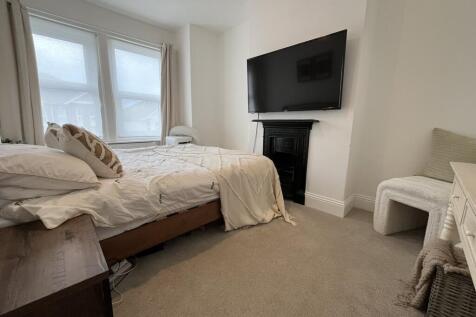 Main Bedroom (3)