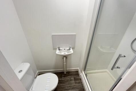 F2 bathroom 1