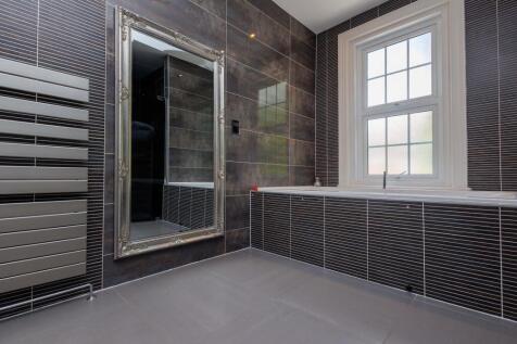 Master Ensuite (2)