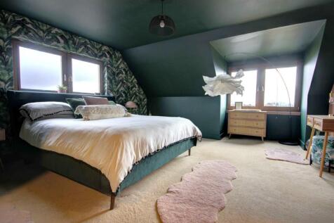 PRINCIPLE BEDROOM with EN SUITE