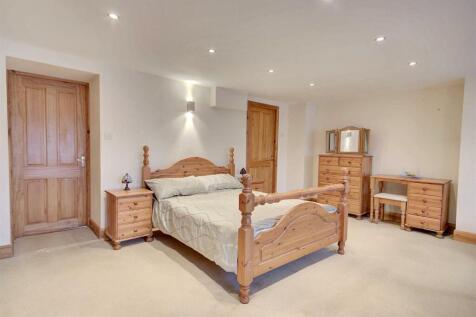 BEDROOM 1 WITH EN SUITE &amp; DRESSING ROOM