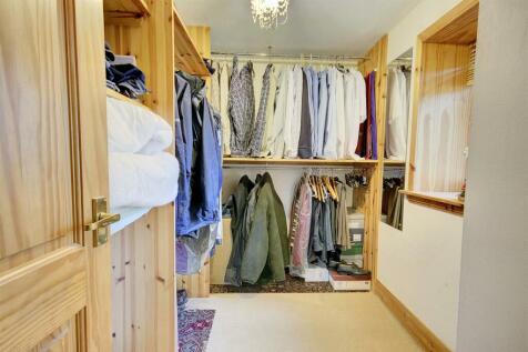DRESSING ROOM