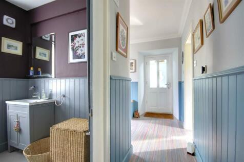 PORCH &amp; CLOAKROOM