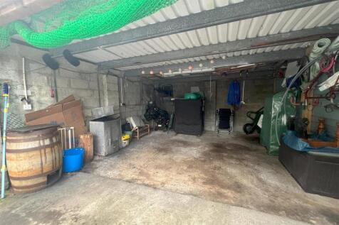 GARDEN &amp; GARAGE