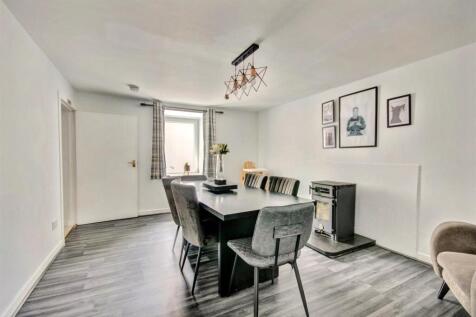 LOUNGE/DINER